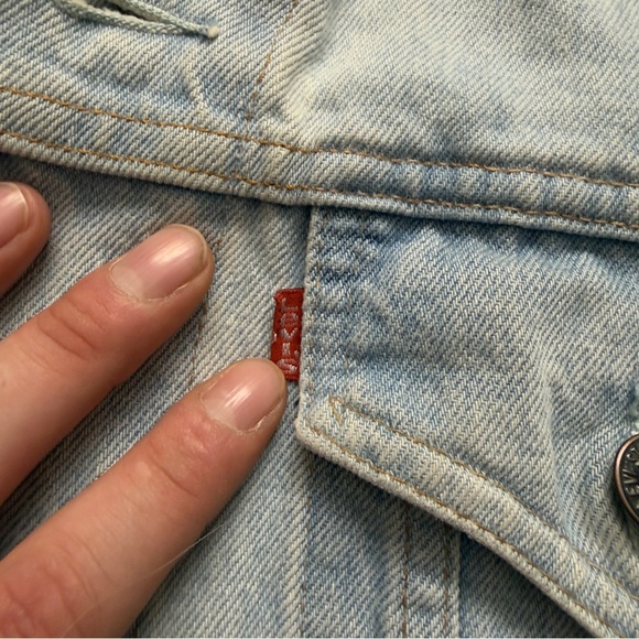 Levi's Vintage Men's Light Wash Denim Trucker Jacket Size 40 - Picture 2 of 12